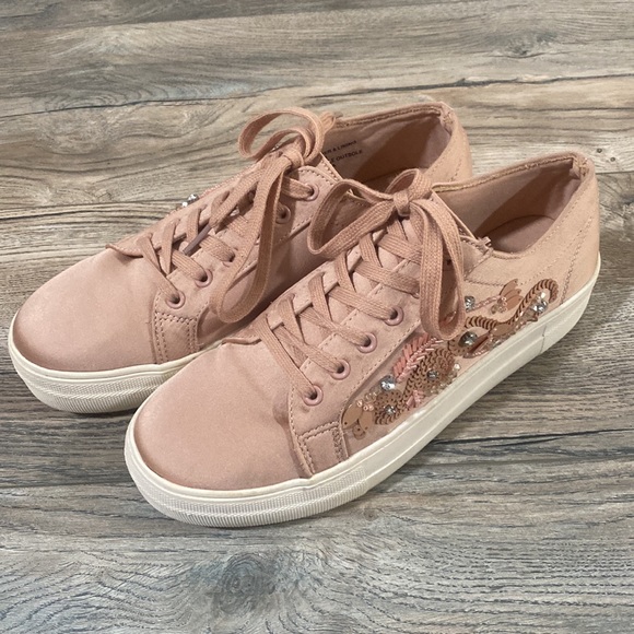 Madden Girl Shoes - Beautiful pink sneakers 👟